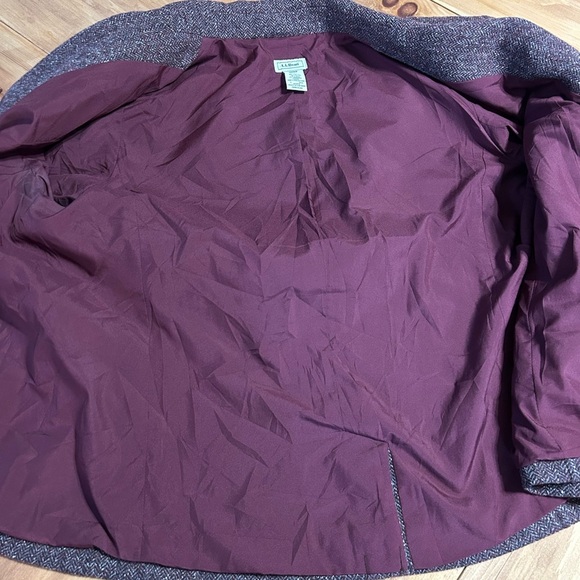 L.L. Bean medium wool nylon silk blazer. In excellent condition. Burgundy color - Picture 5 of 11